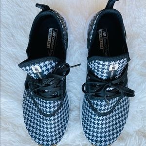 EUC New Balance memory foam SLIDE ON sneakers- Sz 8 (fits like 7.5)